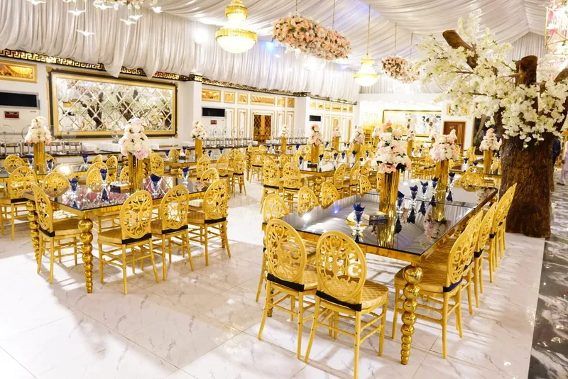 White and gold settings